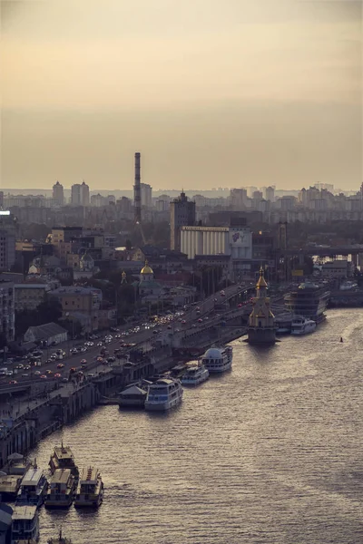 Kiev in the twilight. Central part of Kyiv City and Dnieper River — Stock Photo, Image