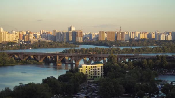Киев в вечернее время — стоковое видео