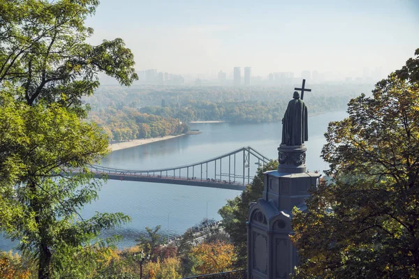 Saint Volodymyr Hill ve Dinyeper Nehri, Kiev