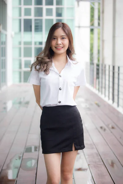 Portret Van Thai Volwassen Student Universiteit Uniform Mooi Meisje Ontspannen — Stockfoto