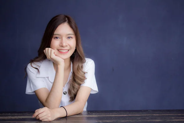 Retrato Tailandês Adulto Estudante Universidade Uniforme Bela Menina Relaxar Sorrir — Fotografia de Stock