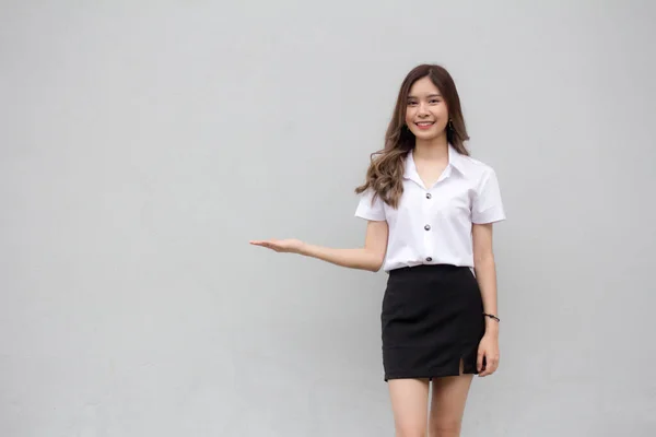 Portré Thai Felnőtt Diák Egyetemi Egyenruha Gyönyörű Lány Show Hand — Stock Fotó