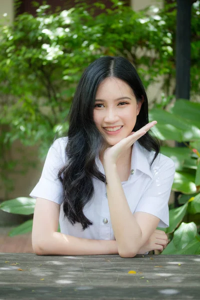 Retrato Tailandés Estudiante Adulto Universidad Uniforme Hermosa Chica Relajarse Sonreír —  Fotos de Stock