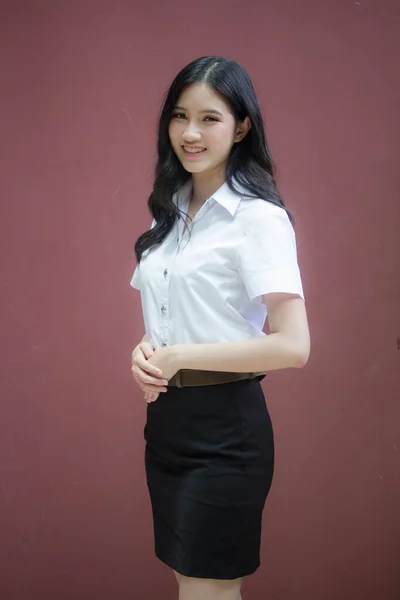 Porträt Von Thailändischen Erwachsenen Studenten Uniform Schöne Mädchen Entspannen Und — Stockfoto