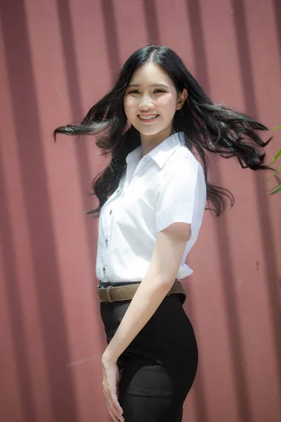 Retrato Tailandés Estudiante Adulto Universidad Uniforme Hermosa Chica Relajarse Sonreír — Foto de Stock