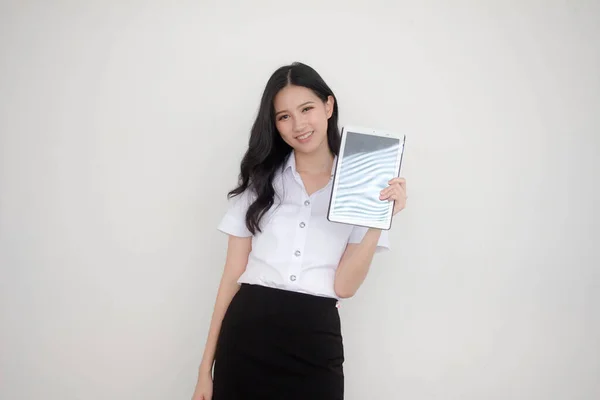 Portrait Thai Adulte Étudiant Uniforme Universitaire Belle Fille Montrer Tablette — Photo