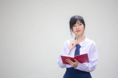 Asya Thai Lisesi üniformalı güzel kız. Bir kitap yaz.