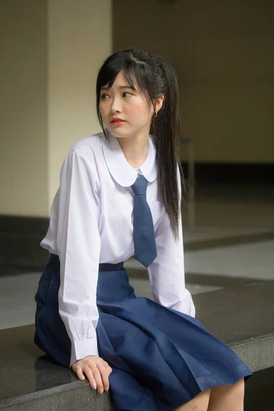 Retrato Tailandês Estudante Ensino Médio Uniforme Adolescente Linda Menina Feliz — Fotografia de Stock