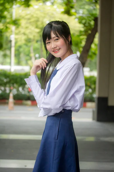 Retrato Tailandés Estudiante Secundaria Uniforme Adolescente Hermosa Chica Feliz Relajarse — Foto de Stock