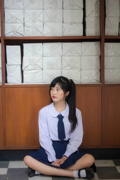 Retrato Tailandês Estudante Ensino Médio Uniforme Adolescente Linda Menina Feliz — Fotografia de Stock