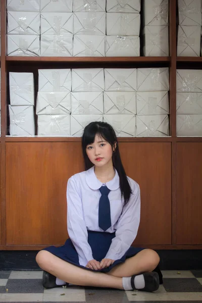 Retrato Tailandês Estudante Ensino Médio Uniforme Adolescente Linda Menina Feliz — Fotografia de Stock