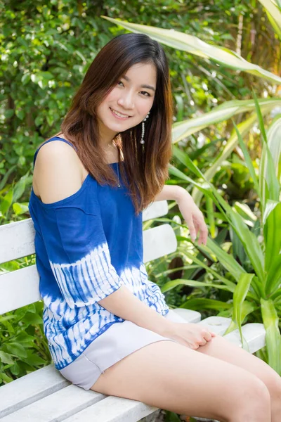 Beautiful Young Adult Thai Chinese Blue Tank Top Relax Smile — Φωτογραφία Αρχείου