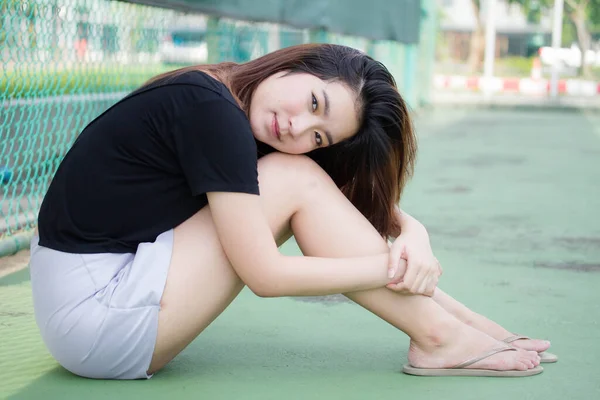 Portrait Thai Beautiful Young Adult Relaxed Smile Tennis Court — ストック写真