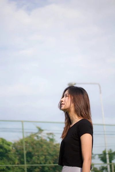 Portrait Thai Beautiful Young Adult Relaxed Smile Tennis Court — ストック写真