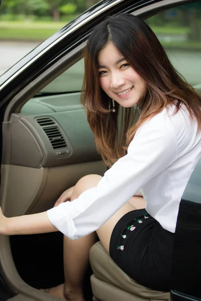 Tailandés Adulto Mujer Trabajadora Camisa Blanca Coche — Foto de Stock