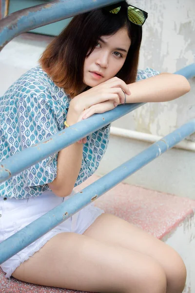 Portrait Thai Adult Beautiful Girl Short Hair Relax Smile — Stockfoto