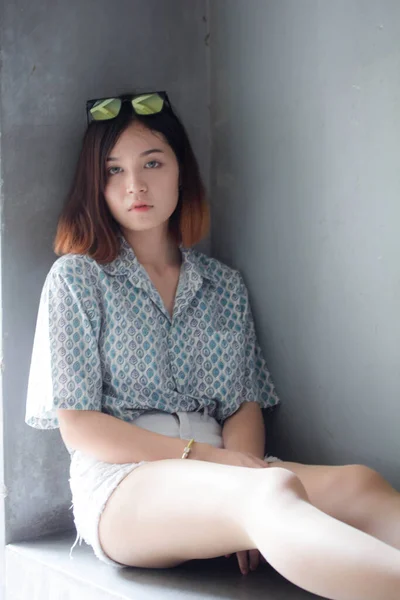 Portrait Thai Adult Beautiful Girl Short Hair Relax Smile — Stok fotoğraf