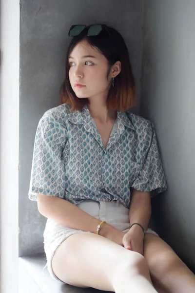 Portrait Thai Adult Beautiful Girl Short Hair Relax Smile — Φωτογραφία Αρχείου