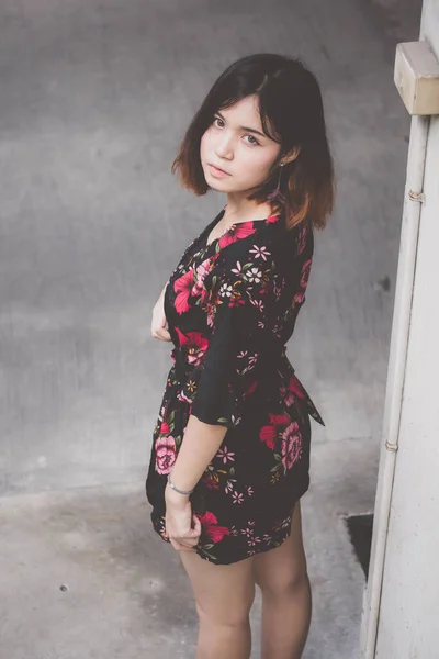 Portrait Thai Adult Beautiful Girl Short Hair Relax Time Vintage — Stok fotoğraf