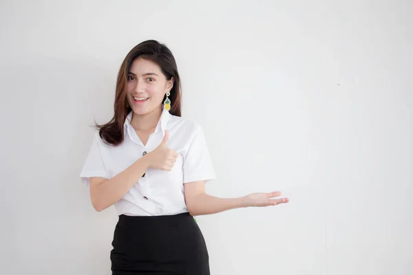 Porträtt Thai Vuxen Student Universitet Uniform Vacker Flicka Pekar — Stockfoto