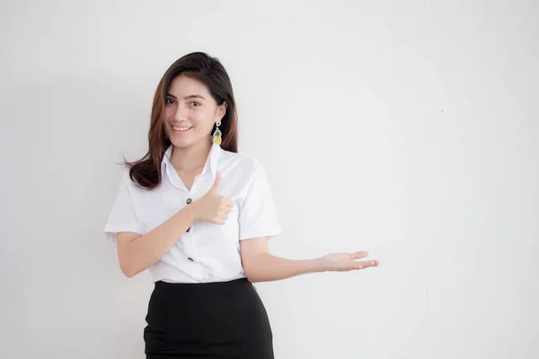 Retrato Tailandés Estudiante Adulto Universidad Uniforme Hermosa Chica Señalando —  Fotos de Stock