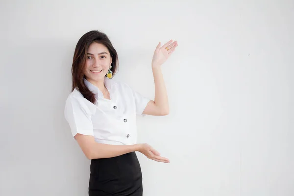 Портрет Тайського Студента Дорослих Університетська Форма Красива Дівчина Вказує — стокове фото