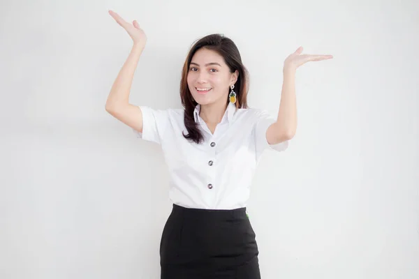 タイのポートレート大人学生大学制服美しいです女の子指す — ストック写真