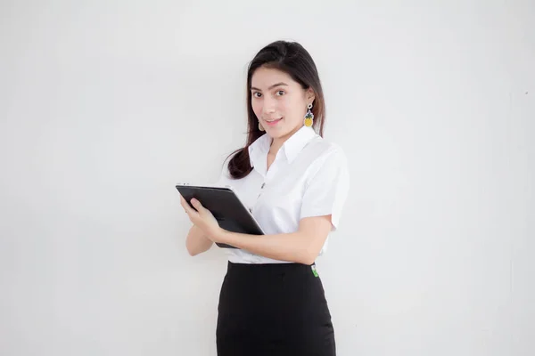 Retrato Tailandés Estudiante Adulto Universidad Uniforme Hermosa Chica Usando Tableta —  Fotos de Stock