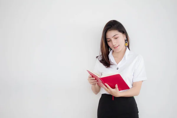 Porträtt Thai Vuxen Student Universitet Uniform Vacker Flicka Läsa Röd — Stockfoto