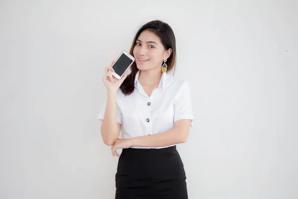 Retrato Tailandés Estudiante Adulto Universidad Uniforme Hermosa Chica Mostrar Teléfono — Foto de Stock