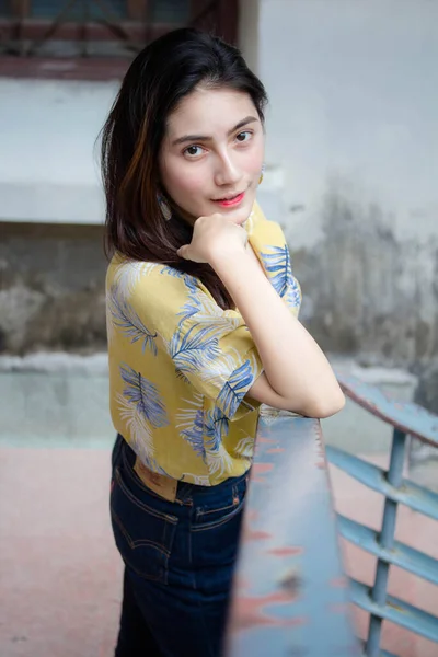 Portrait Thai Yellow Shirt Adult Beautiful Girl Relax Smile — Φωτογραφία Αρχείου