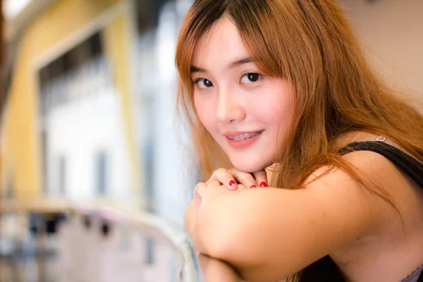 Beautiful Young Adult Thai Chinese Bronze Hair Relax Smile — Stockfoto