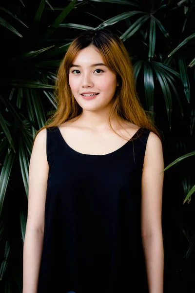 Beautiful Young Adult Thai Chinese Bronze Hair Relax Smile — Stok fotoğraf