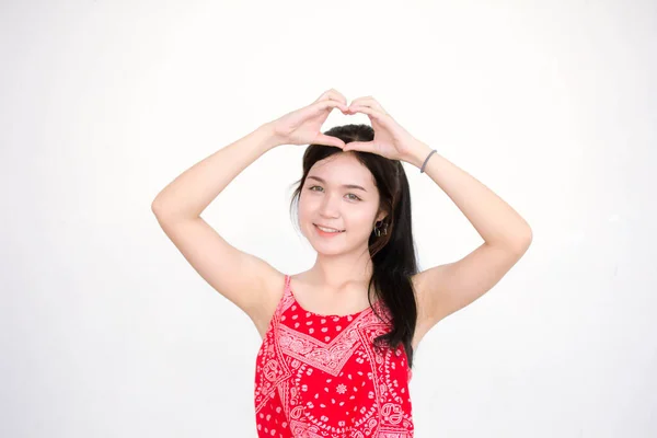 Portrait Von Thailändischen Erwachsenen Schöne Rote Hemd Geben Herz — Stockfoto