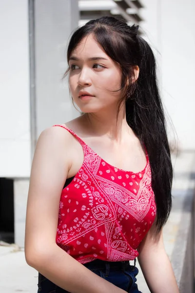 Ritratto Thai Adulto Bella Camicia Rossa Rilassarsi Sorridere — Foto Stock