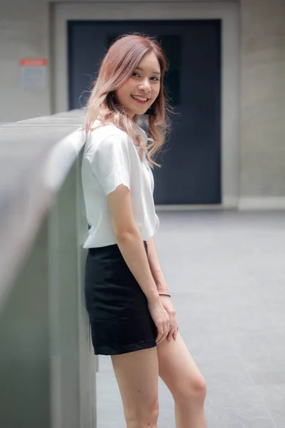 대학생의 사진아름다운 여인숙 긴장을 웃어요 — 스톡 사진