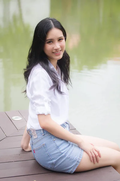 Portrait Von Thai China Erwachsene Schöne Mädchen Weißes Hemd Blaue — Stockfoto