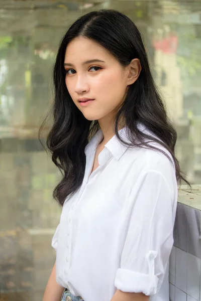 Portret Van Thai China Volwassene Mooi Meisje Wit Shirt Blauw — Stockfoto