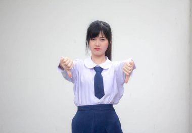 Tayland lisesi üniformasının portresi. Güzel bir kız hoşlanmaz.