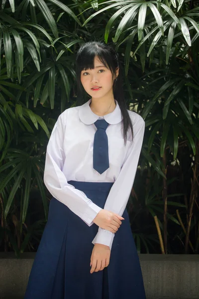 Retrato Tailandés Estudiante Secundaria Uniforme Adolescente Hermosa Chica Feliz Relajarse — Foto de Stock