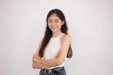 Tayland portresi yetişkin güzel kız beyaz gömlek mavi kot rahatla ve gülümse