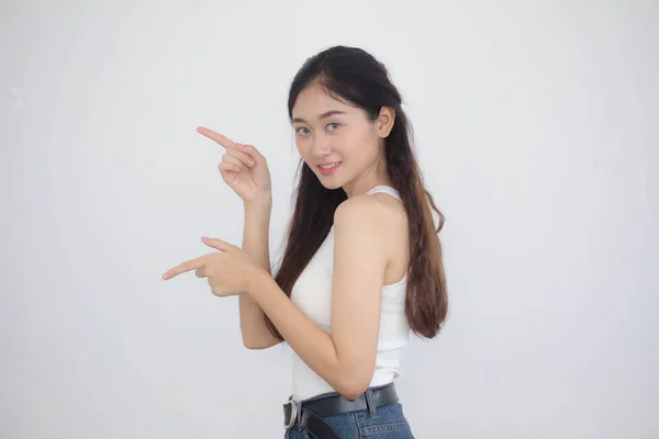 Portrait Thai China Gadis Cantik Kemeja Putih Blue Jeans Pointing — Stok Foto