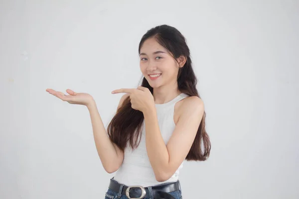Portrait Thai China Gadis Cantik Kemeja Putih Blue Jeans Show — Stok Foto