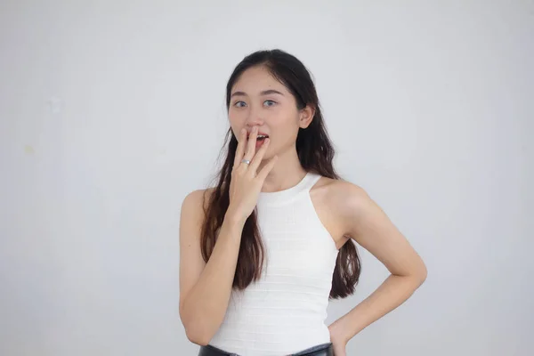 Portrait Thai China Gadis Cantik Kemeja Putih Jeans Biru Terkejut — Stok Foto
