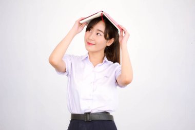 Asya Taylandlı lise öğrencisi üniforması. Güzel kız bir kitap okumuş.