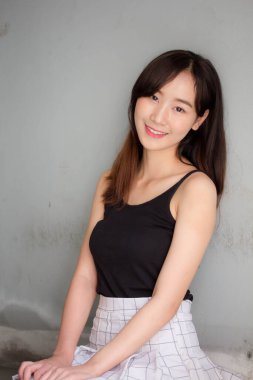 Tayland portresi yetişkin güzel kız rahatla ve gülümse