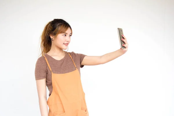 Hermoso Cabello Bronce Tailandés Adulto Joven Usando Teléfono Inteligente Selfie —  Fotos de Stock