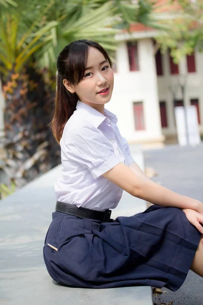 Portrait Thai Lycéen Uniforme Adolescent Belle Fille Heureux Détendre — Photo