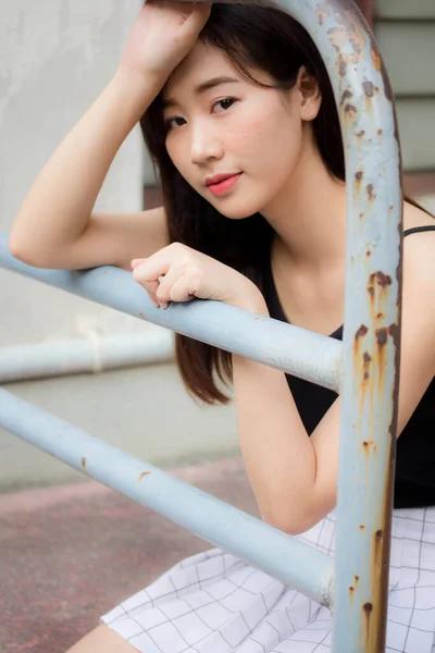 Portrait Von Thai China Erwachsene Schöne Mädchen Entspannen Und Lächeln — Stockfoto