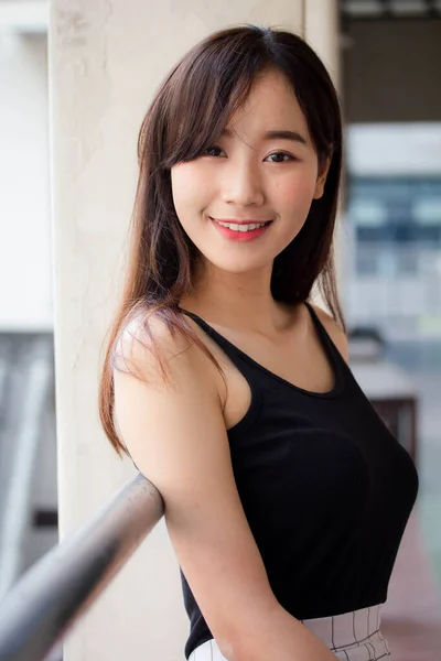 Portrait Thai Chine Adulte Belle Fille Détendre Sourire — Photo